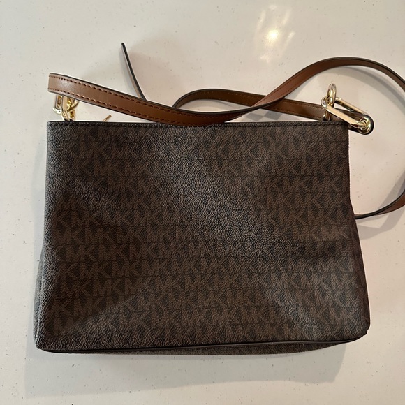 Michael Kors purse - Picture 2 of 3